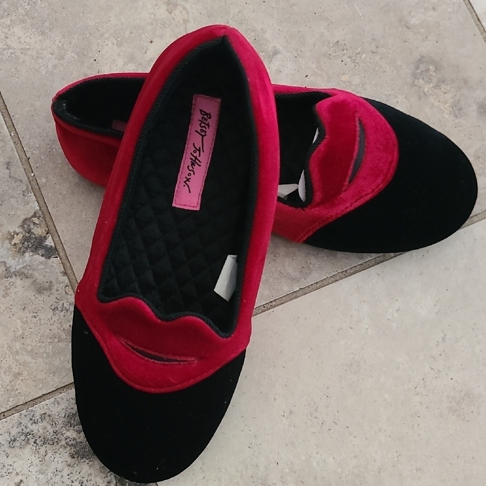 Betsey Johnson Black and Pink Flats